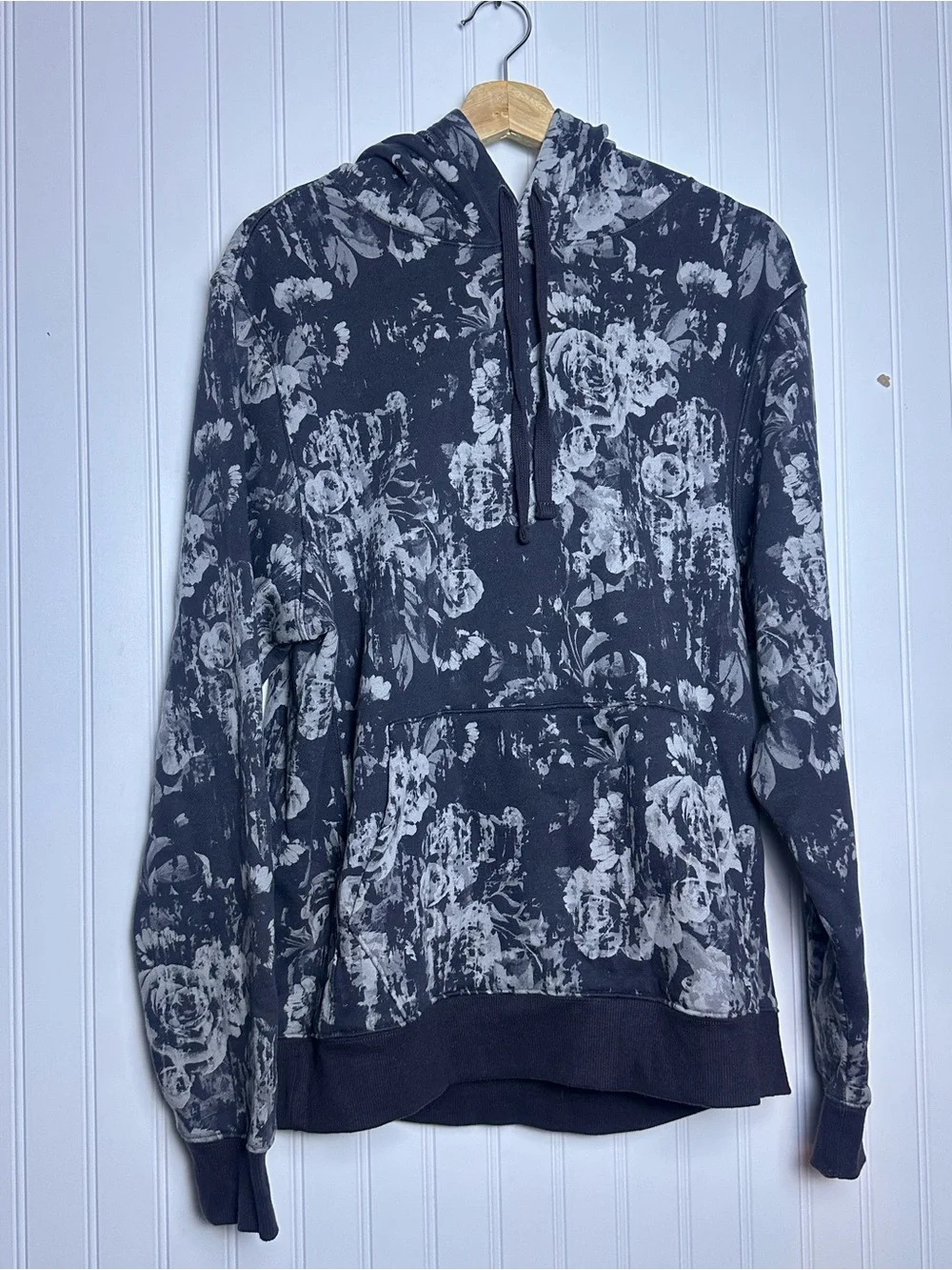 VRST Men's Classic Fleece Hoodie Monochromatic Floral Grey grey and black Medium - Picture 5 of 11